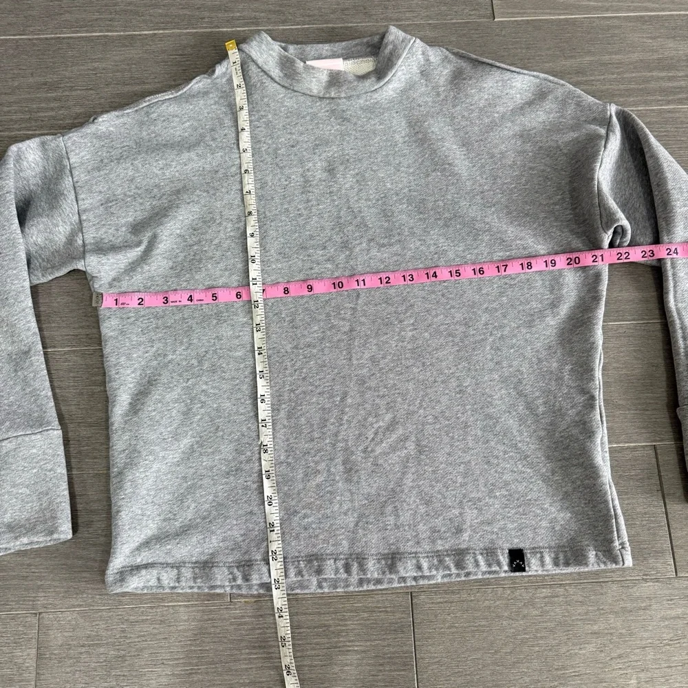 Varley Carbon Revive Cold Shoulder Sweatshirt in Light Heather Grey S Revolve - Picture 12 of 12